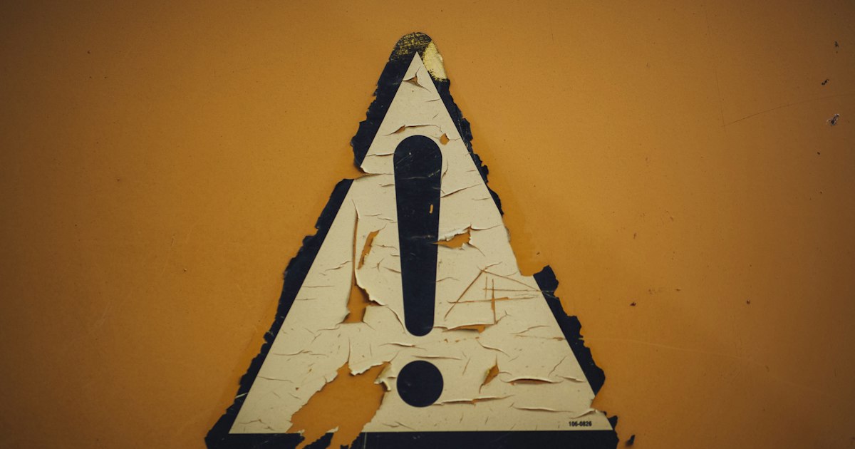 Señal de advertencia con un signo de exclamación