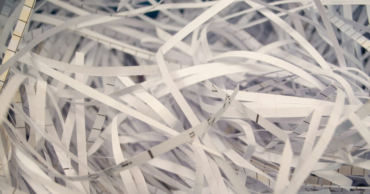 Tiras de papel triturado