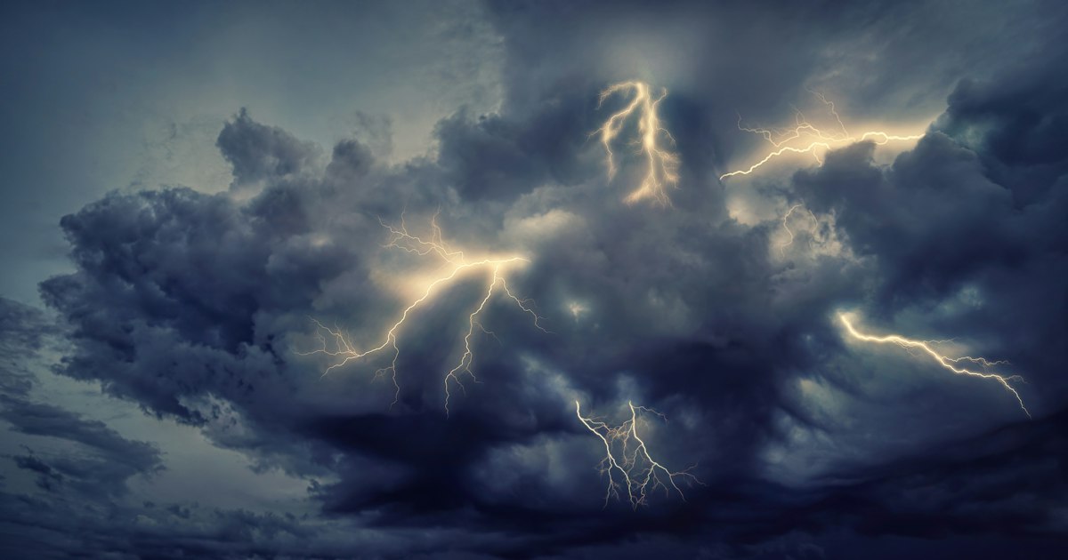 Nubes de tormenta con rayos